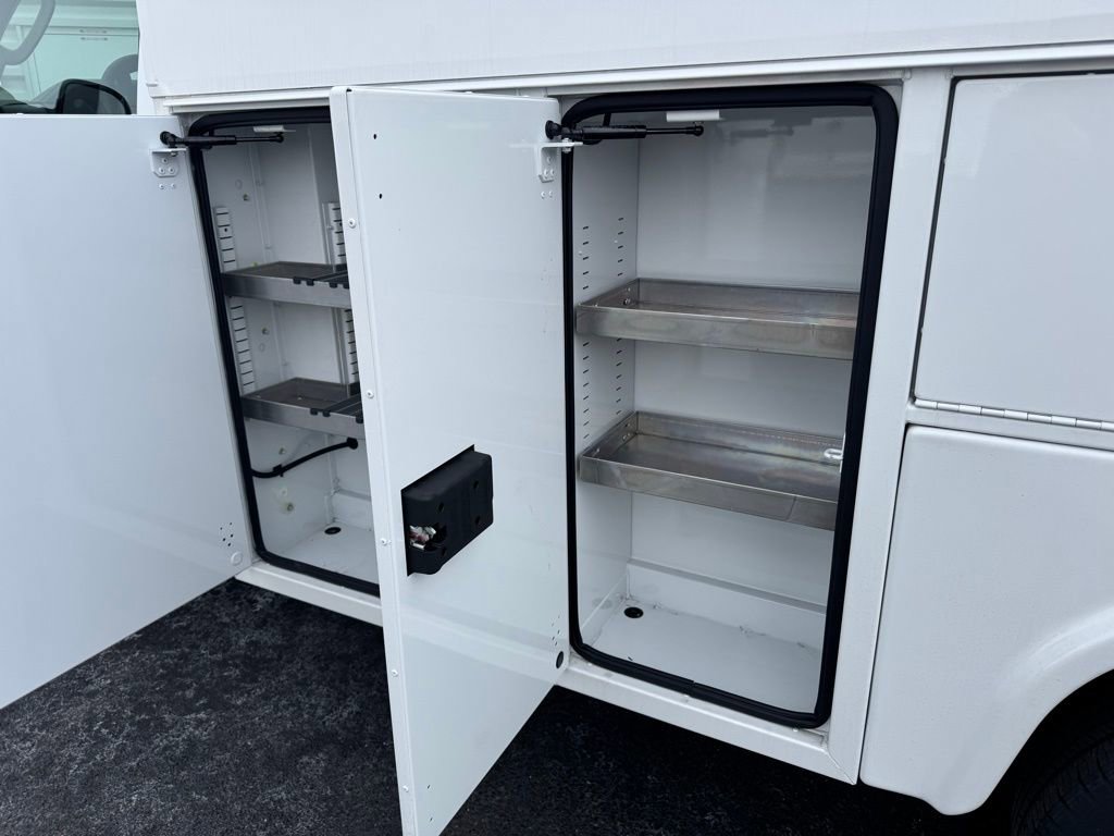 New 2026 Ford E-350 and Econoline 350 Super Duty w/ Interior Upgrade Package RWD image 21