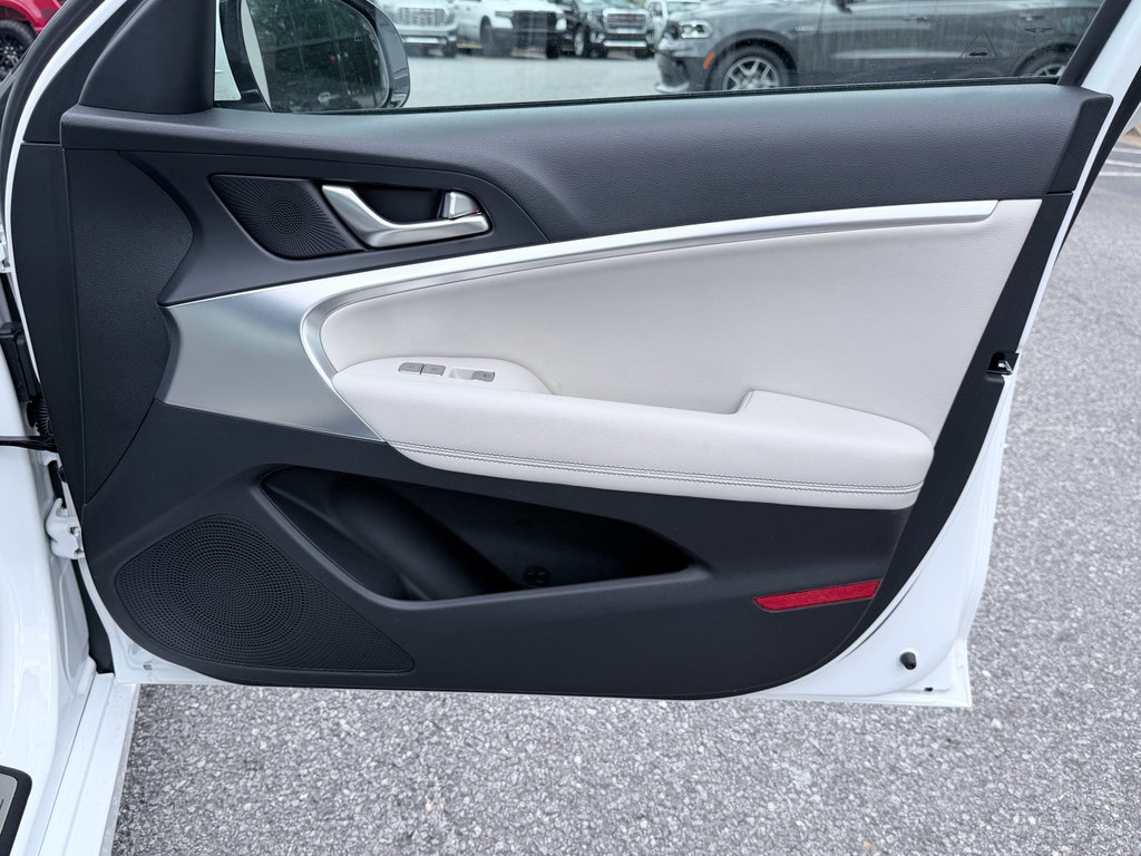 Used 2025 Genesis G70 2.5T AWD/4WD image 29