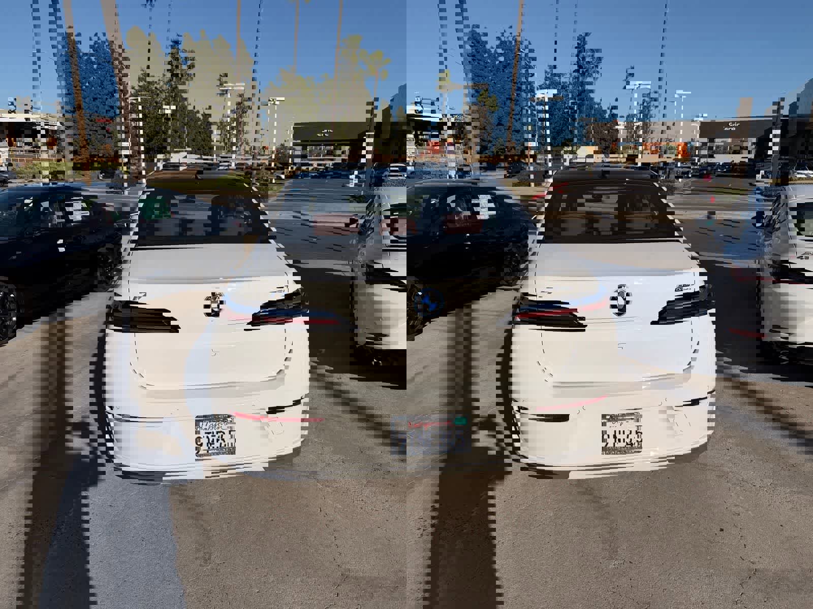 Used 2025 BMW i7 eDrive50 w/ Premium Package image 4