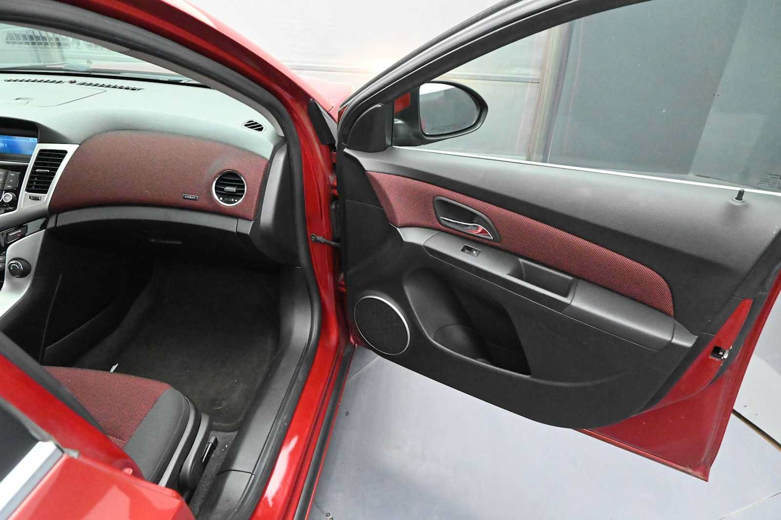 Used 2011 Chevrolet Cruze LT FWD image 21