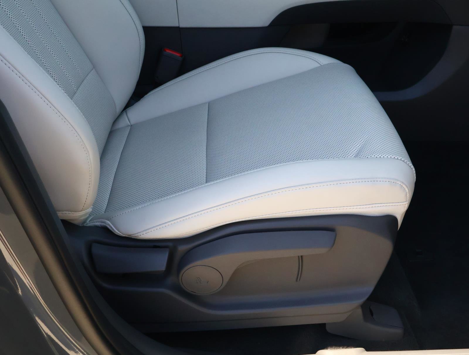 Used 2026 Hyundai Santa Fe SEL FWD image 16