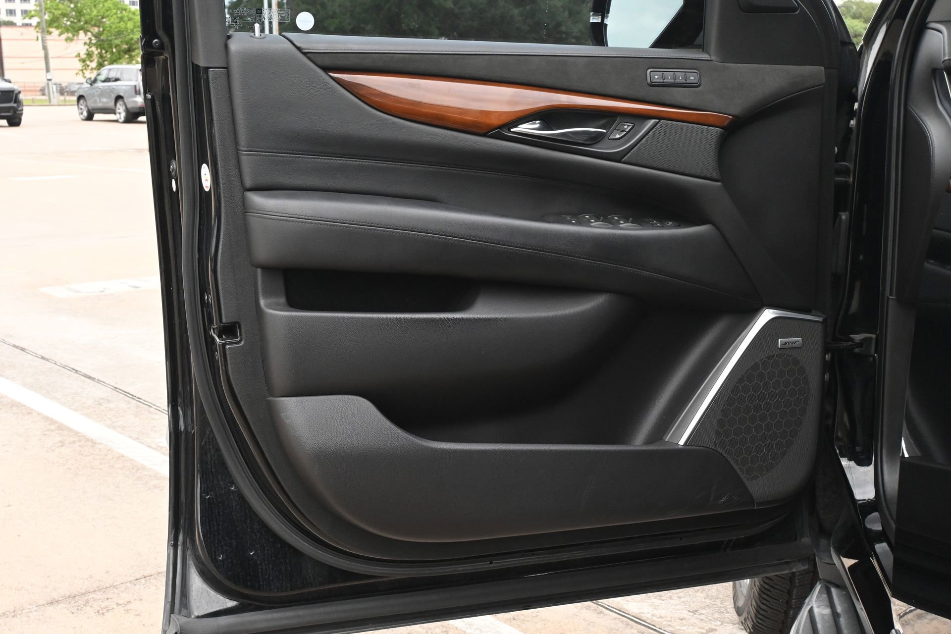 Used 2020 Cadillac Escalade Luxury AWD/4WD image 19