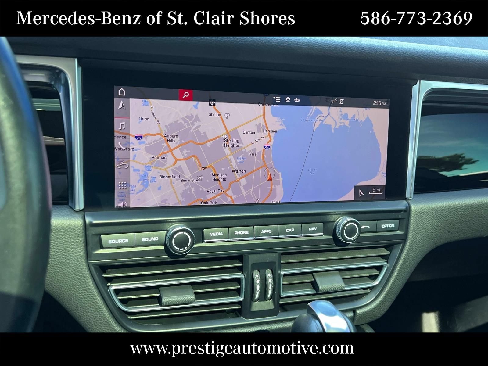 Used 2021 Porsche Macan w/ Premium Package AWD/4WD image 28