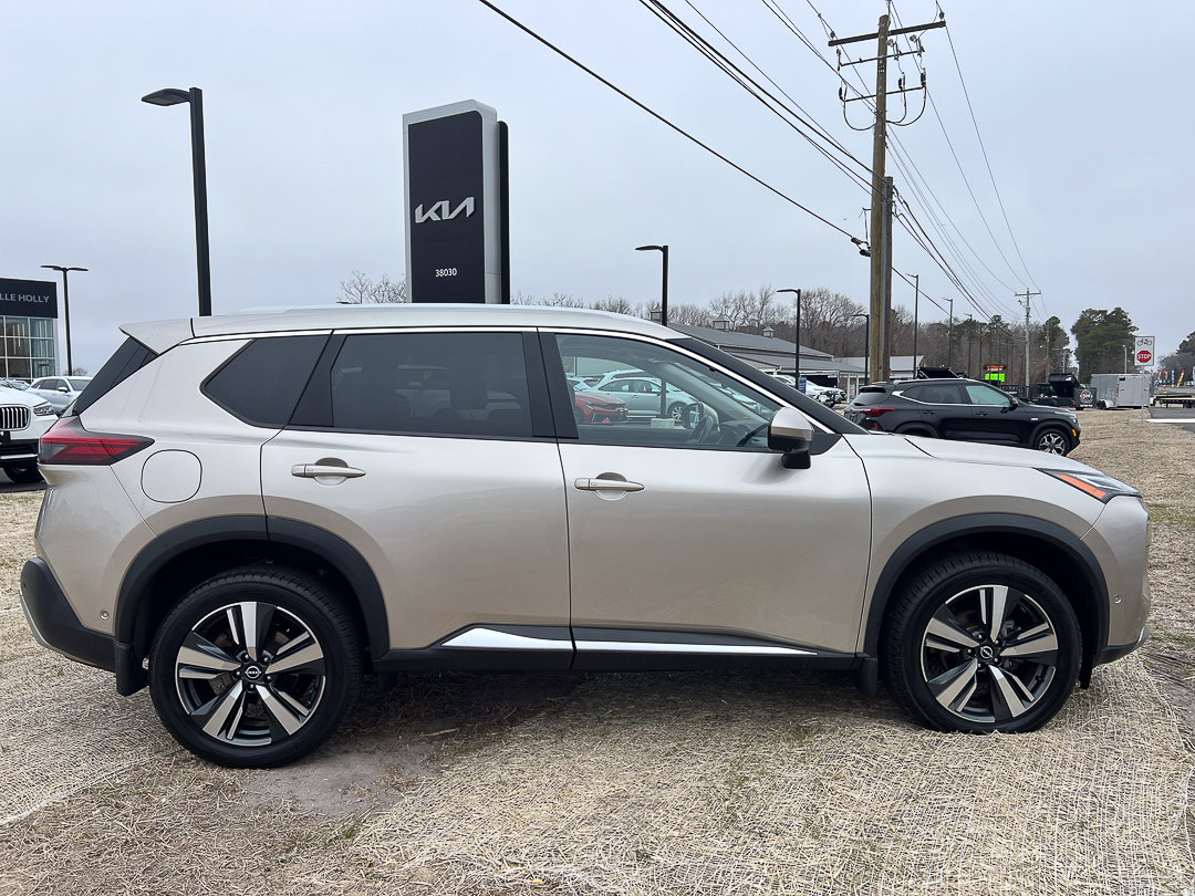 Used 2022 Nissan Rogue Platinum w/ Head-Up Display Package image 9