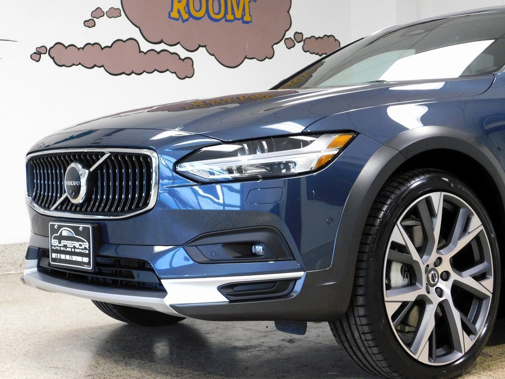 Used 2026 Volvo V90 B6 Cross Country Ultra image 18