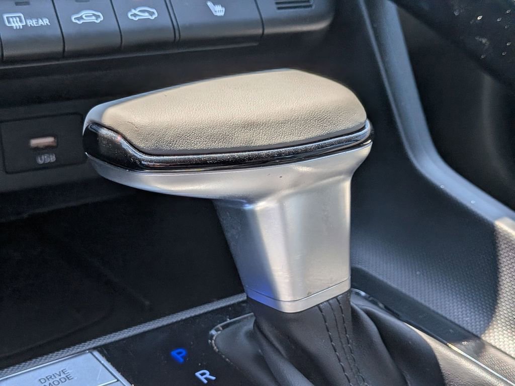 Used 2025 Hyundai Elantra Limited image 20