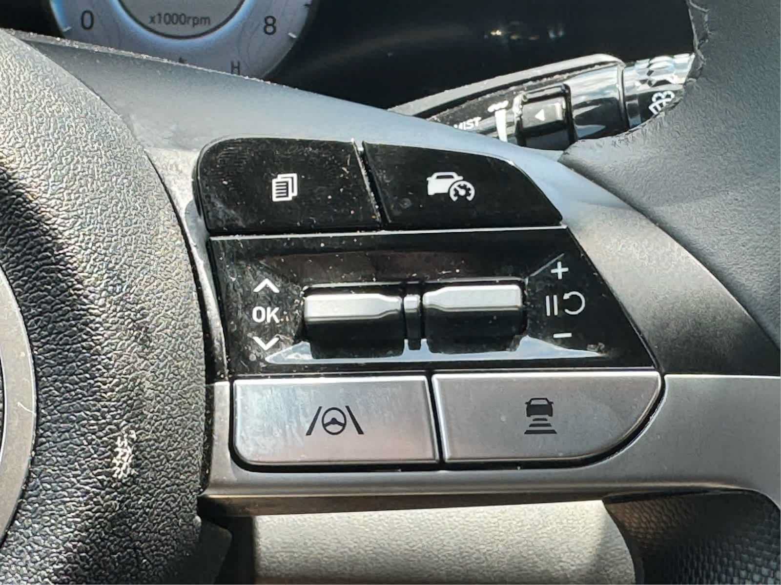 Used 2025 Hyundai Elantra SEL FWD image 22