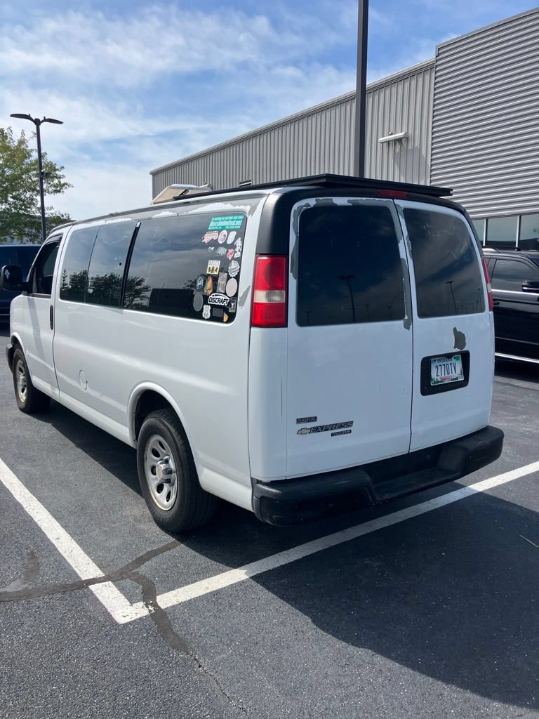 Used 2011 Chevrolet Express 1500 RWD image 2