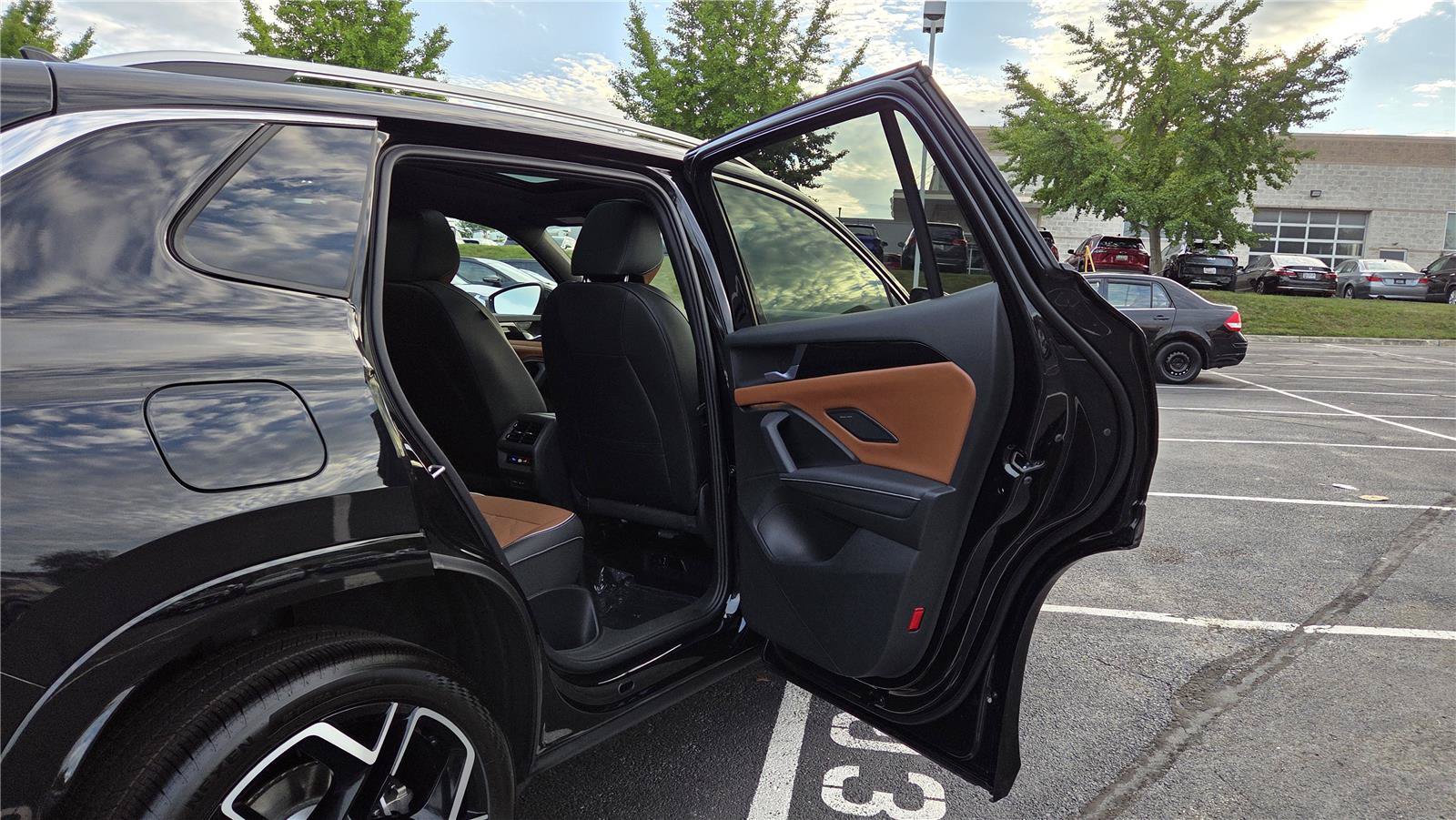 New 2026 Volkswagen Tiguan SEL R-Line AWD/4WD image 32