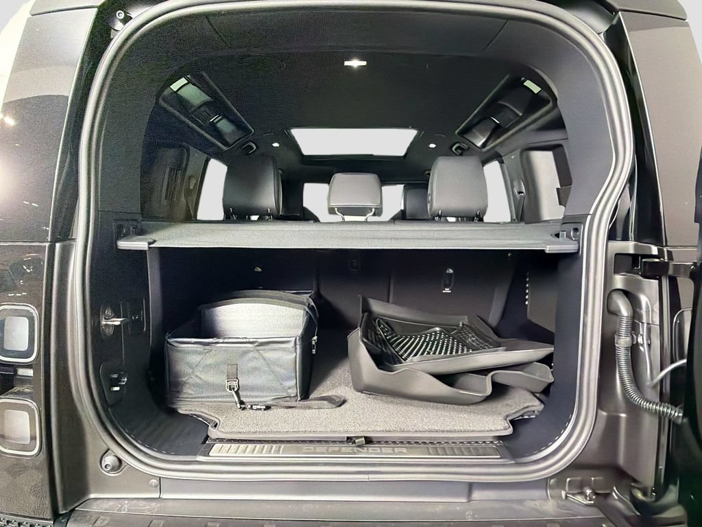 New 2026 Land Rover Defender 110 OCTA AWD/4WD image 28