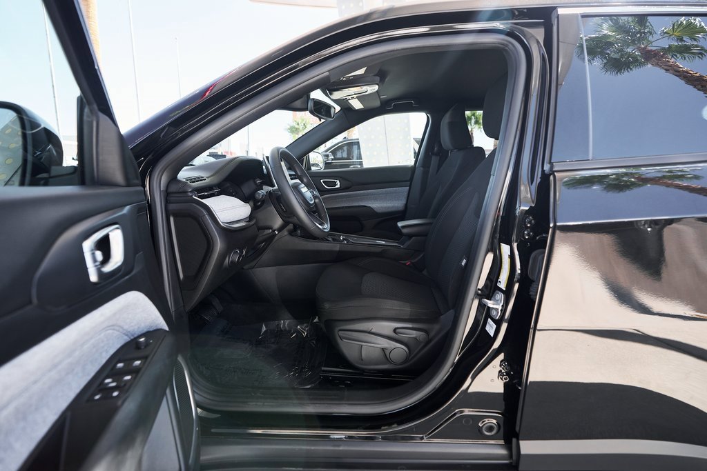 Used 2023 Jeep Compass Sport image 18