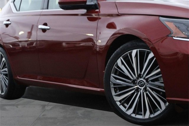 Certified 2025 Nissan Altima 2.5 SL image 3