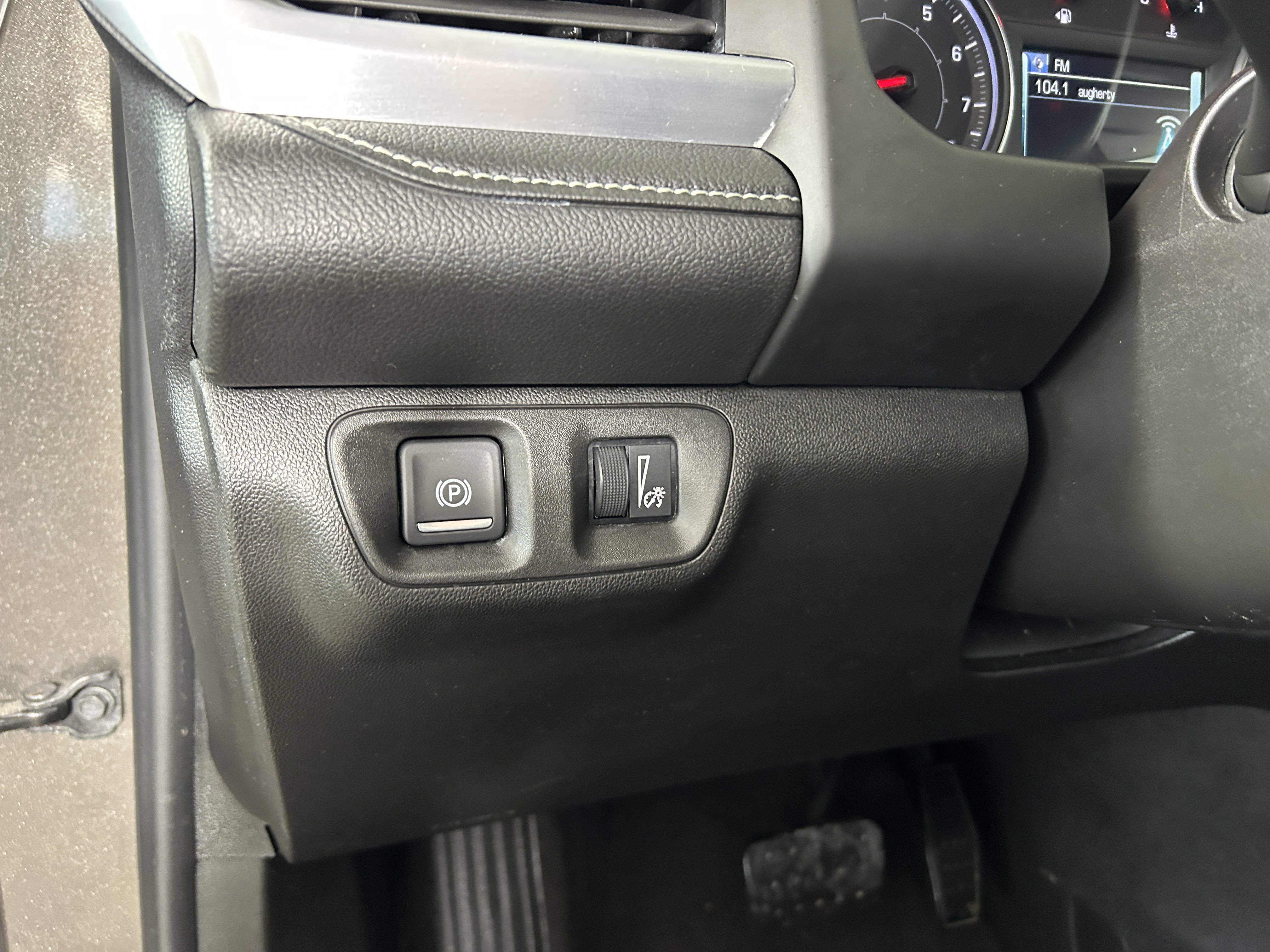 Used 2019 GMC Acadia SLT image 18