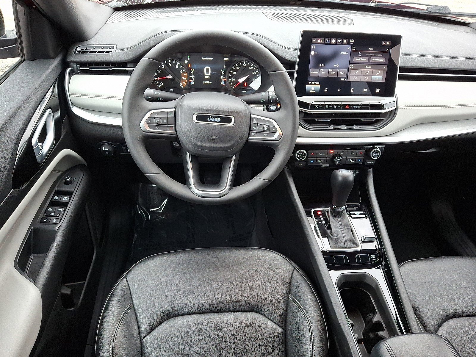 Used 2025 Jeep Compass Limited image 11