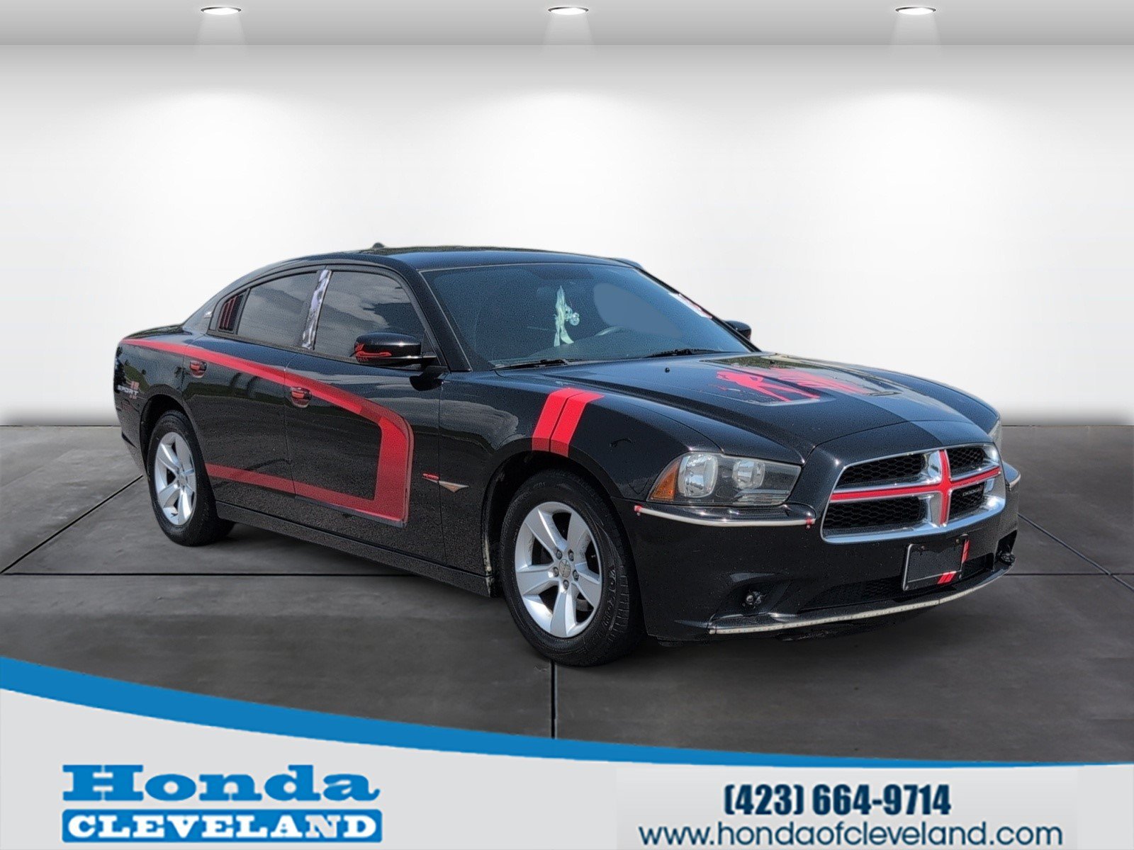 Used 2013 Dodge Charger SE RWD image 1