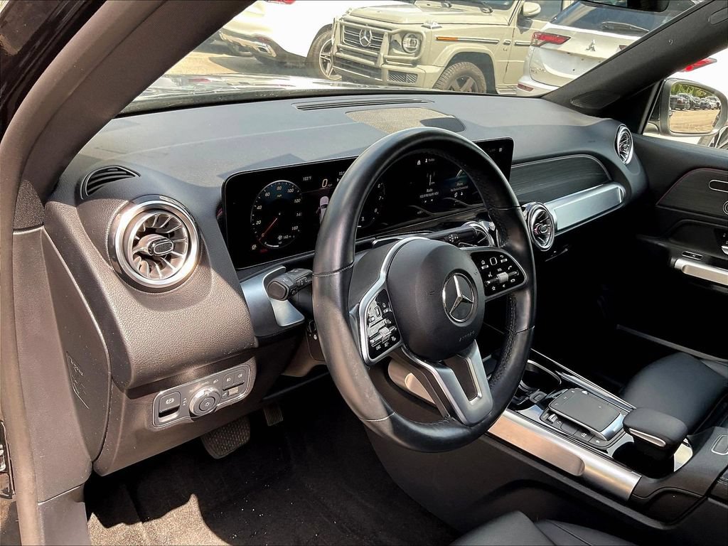 Used 2023 Mercedes-Benz GLB 250 4MATIC w/ Premium Package image 5