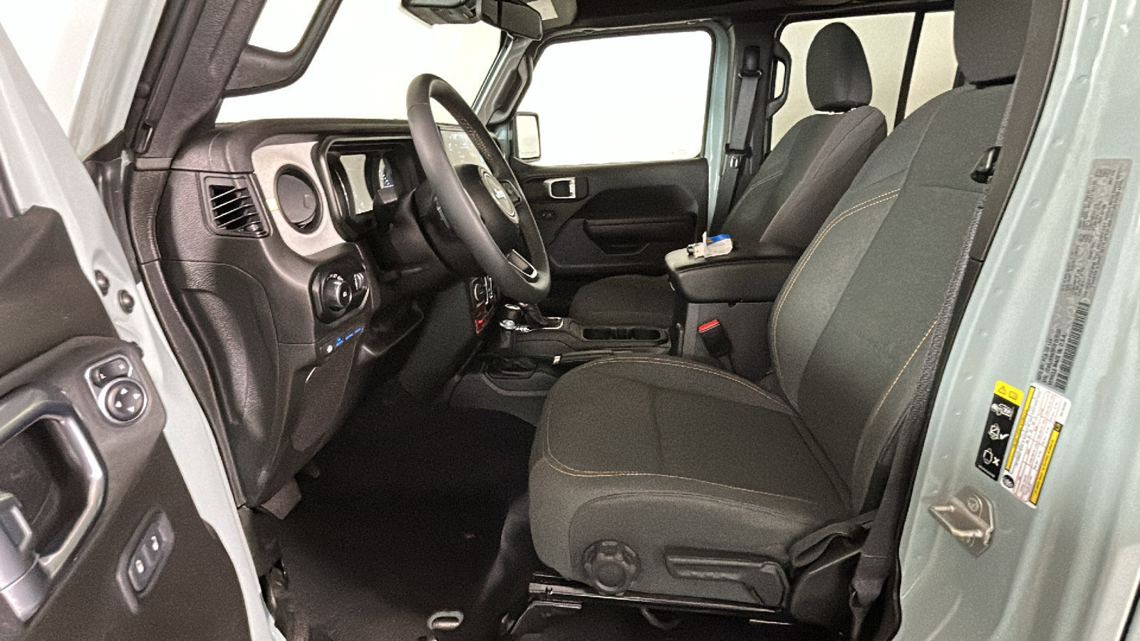 Used 2024 Jeep Wrangler Unlimited AWD/4WD image 13