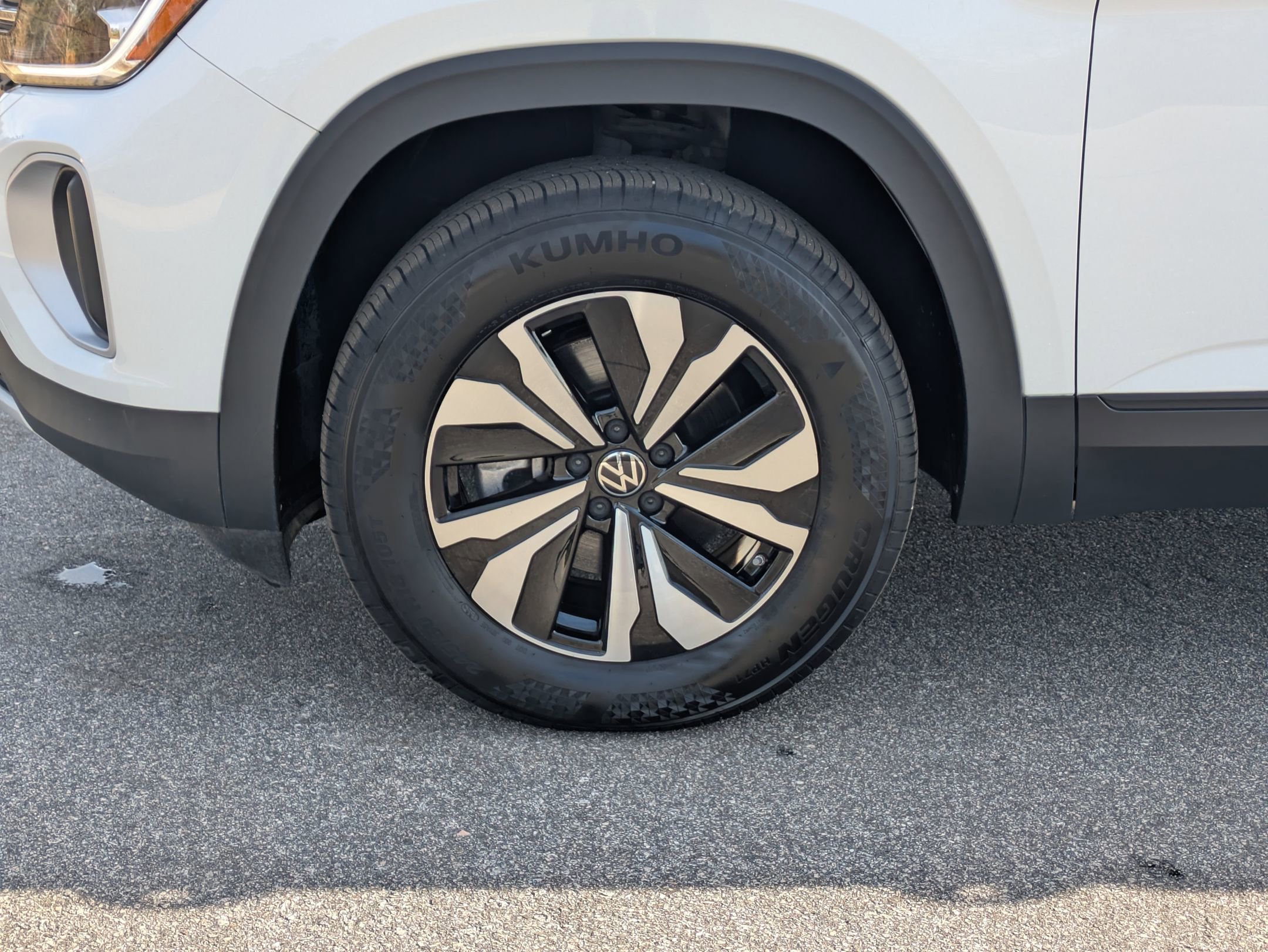 Used 2024 Volkswagen Atlas SE image 32