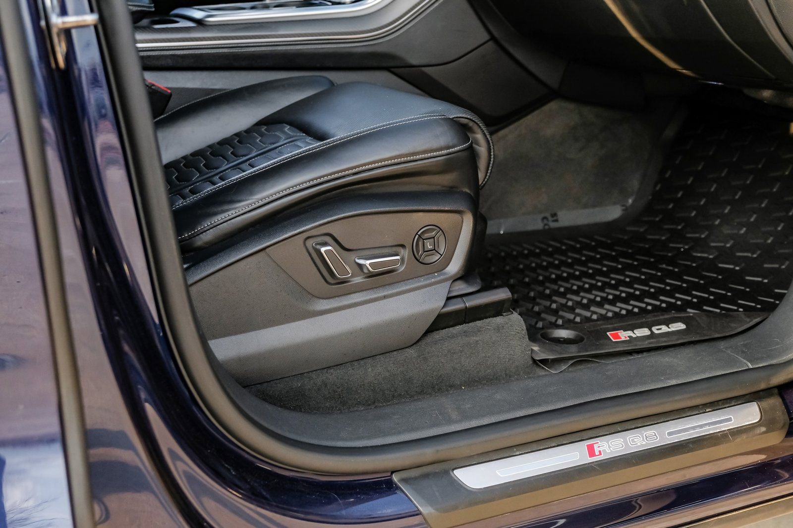 Used 2022 Audi RS Q8 4.0T image 46