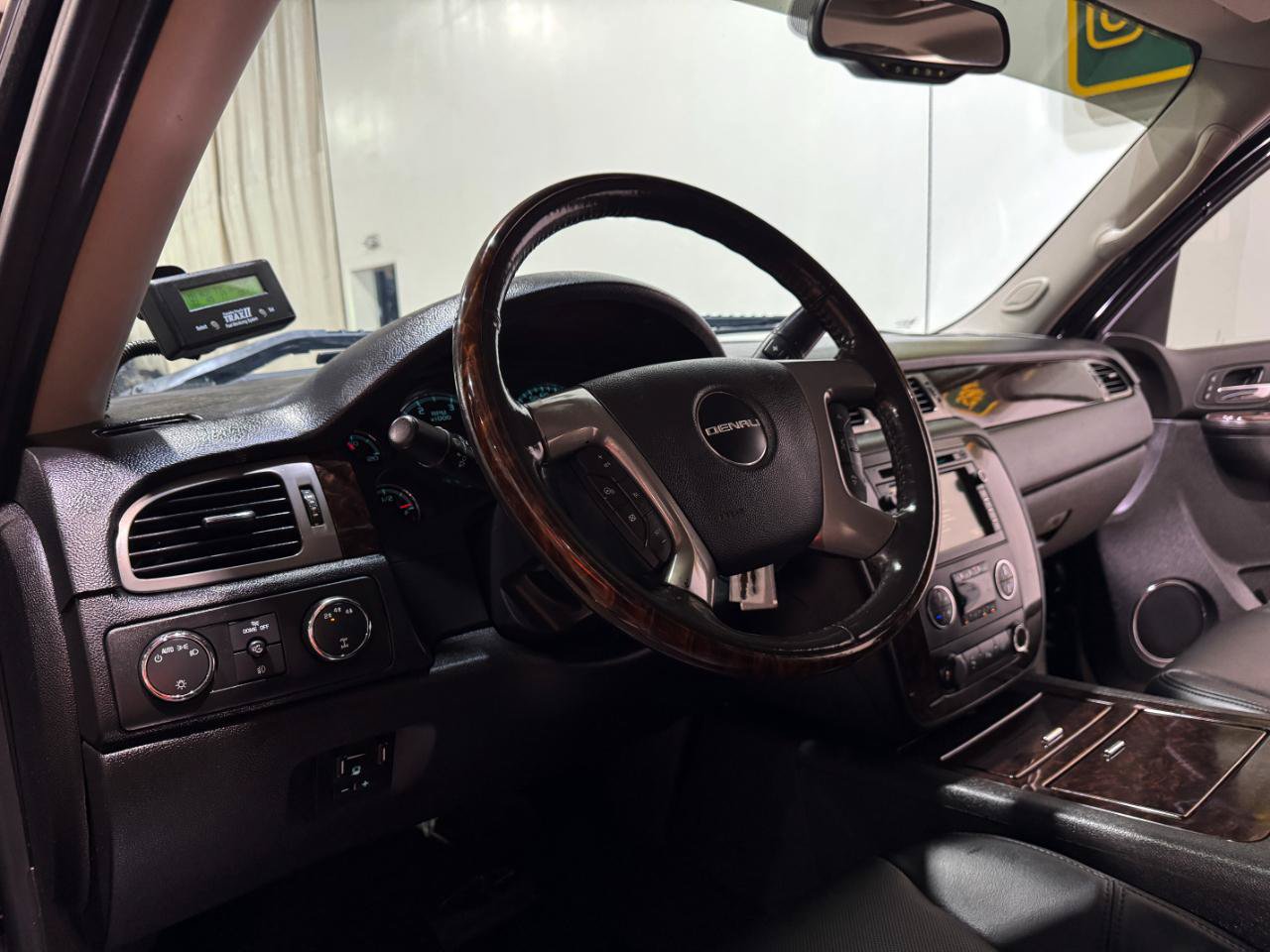 Used 2011 GMC Sierra 3500 Denali AWD/4WD image 9
