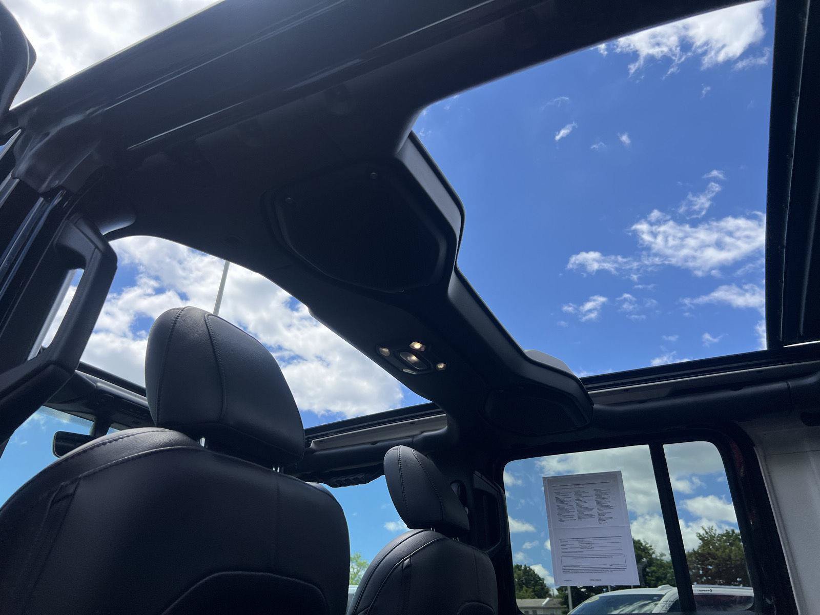 Used 2022 Jeep Wrangler Unlimited Sahara AWD/4WD image 36