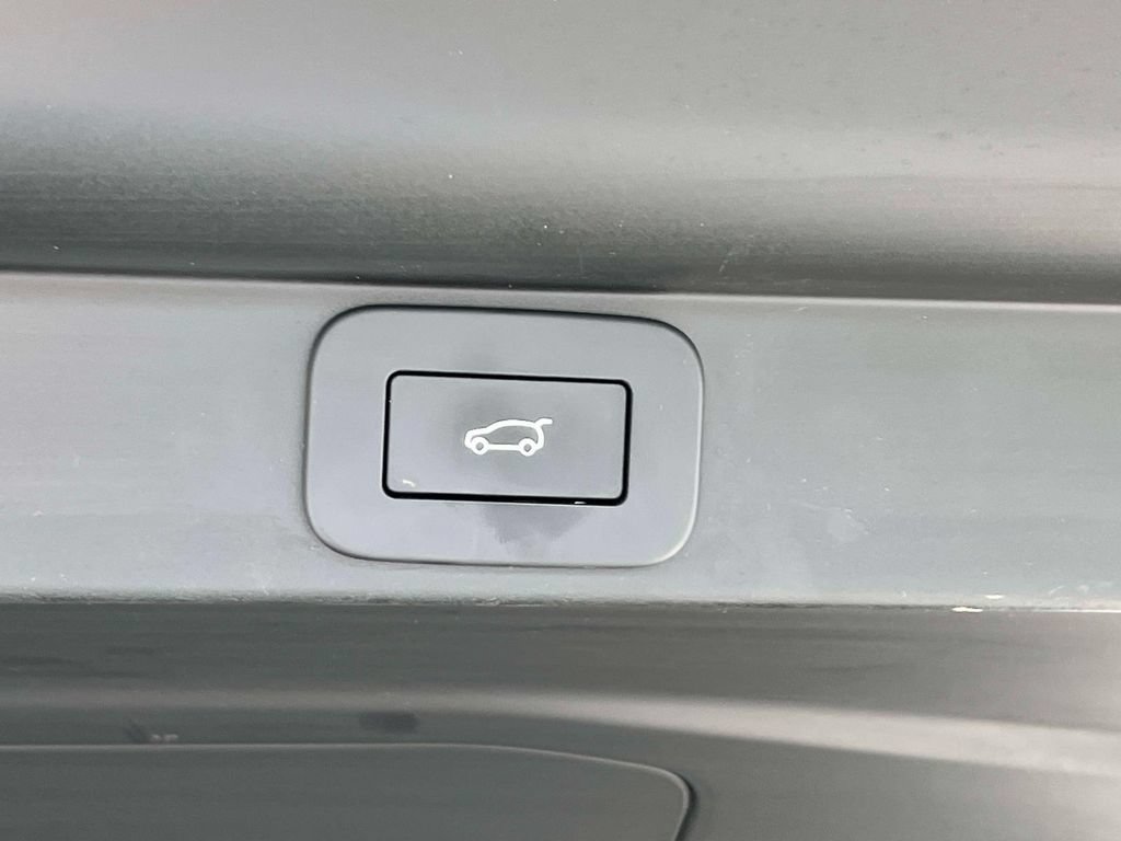 Certified 2025 Land Rover Range Rover SE AWD/4WD image 13