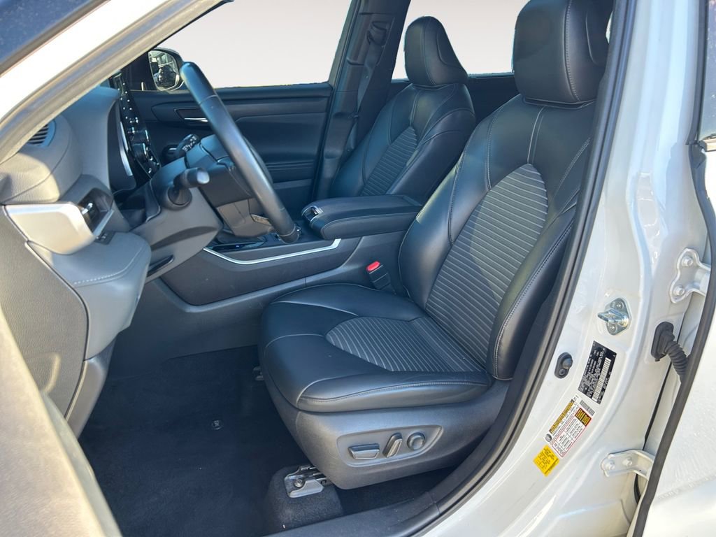 Used 2022 Toyota Highlander XSE AWD/4WD image 22