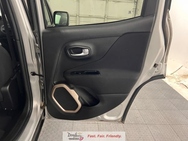 Used 2017 Jeep Renegade Latitude FWD image 36