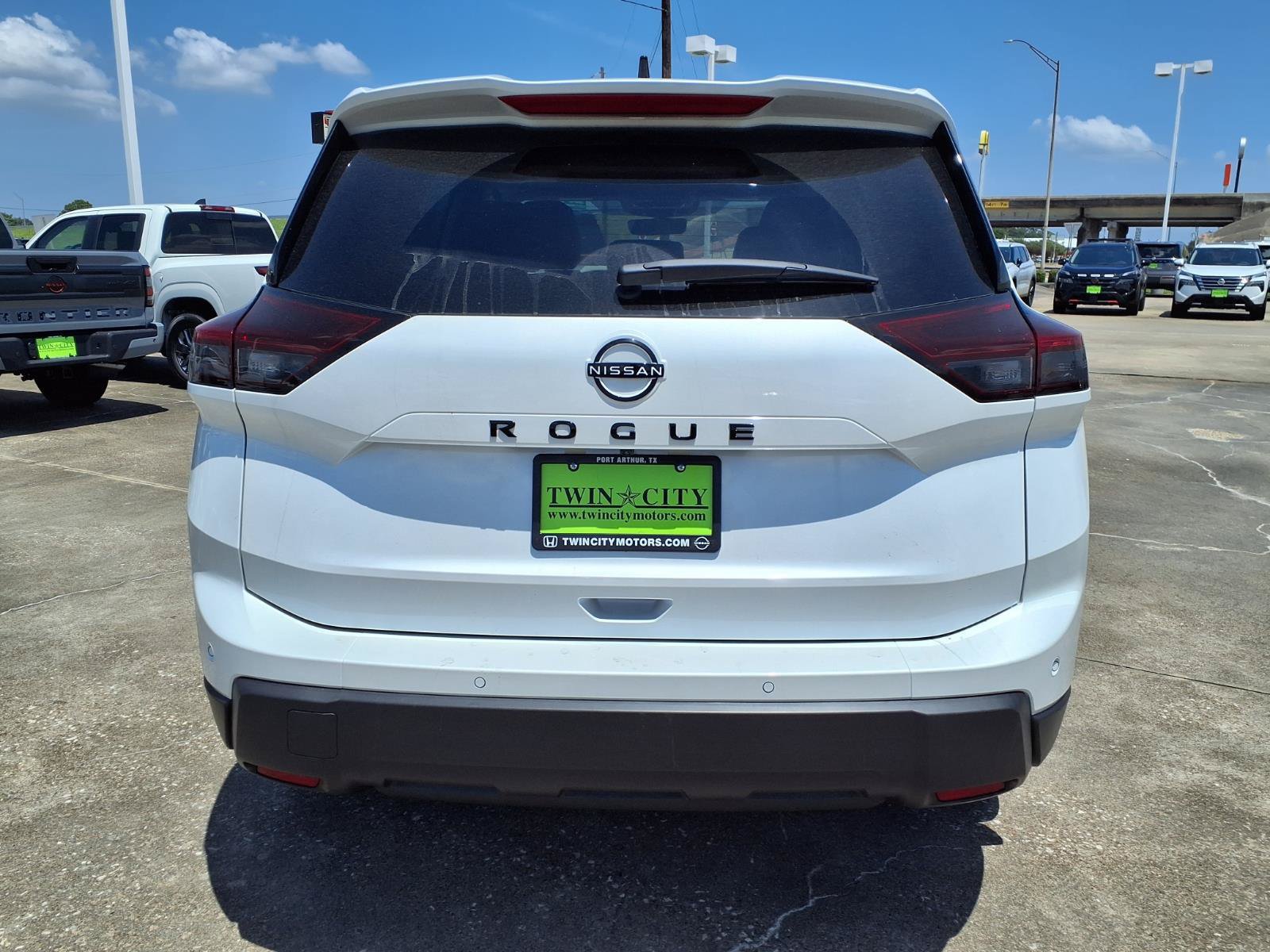 New 2026 Nissan Rogue Dark Armor FWD image 4