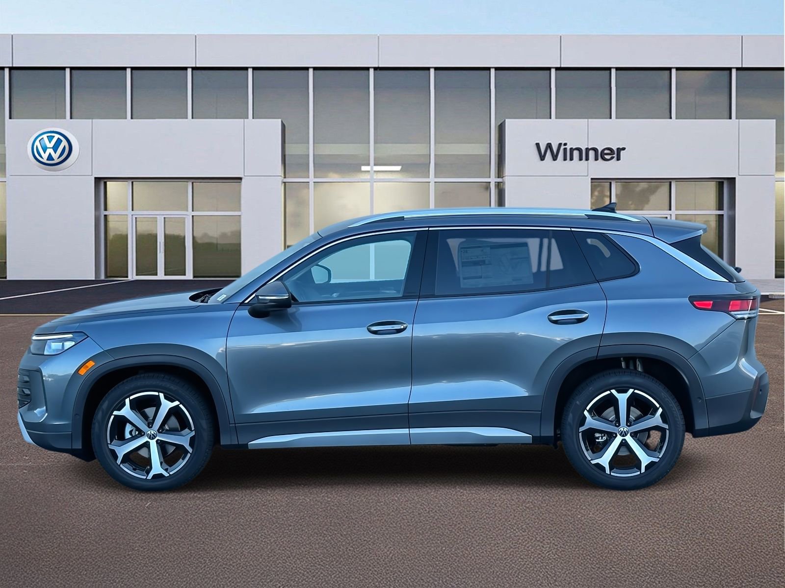 New 2025 Volkswagen Tiguan SE image 2