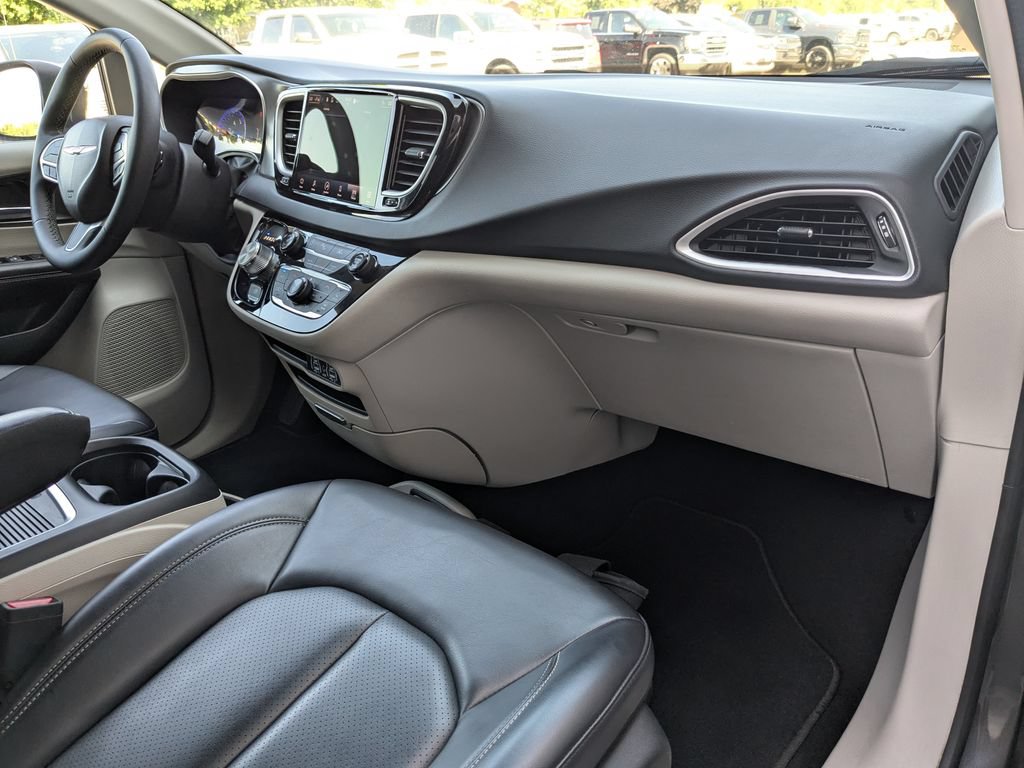 Used 2023 Chrysler Pacifica Touring-L FWD image 14