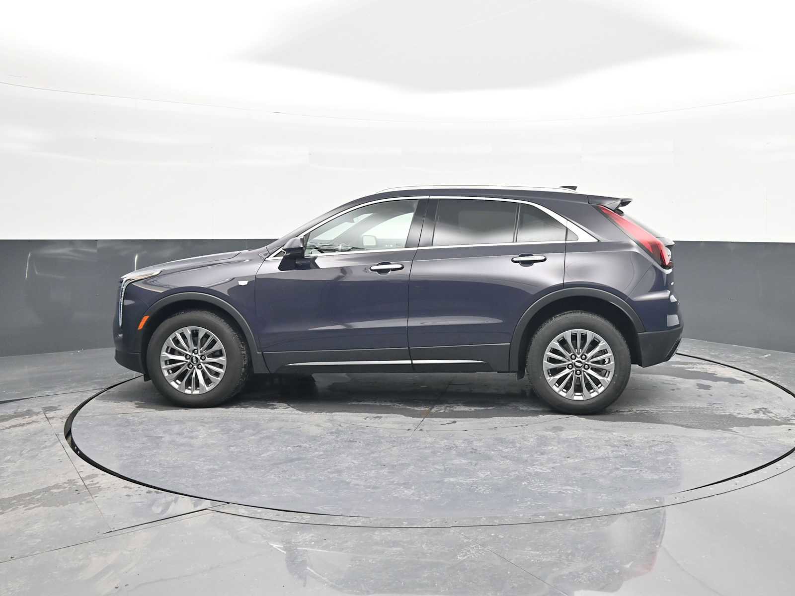 Used 2024 Cadillac XT4 Premium Luxury image 5