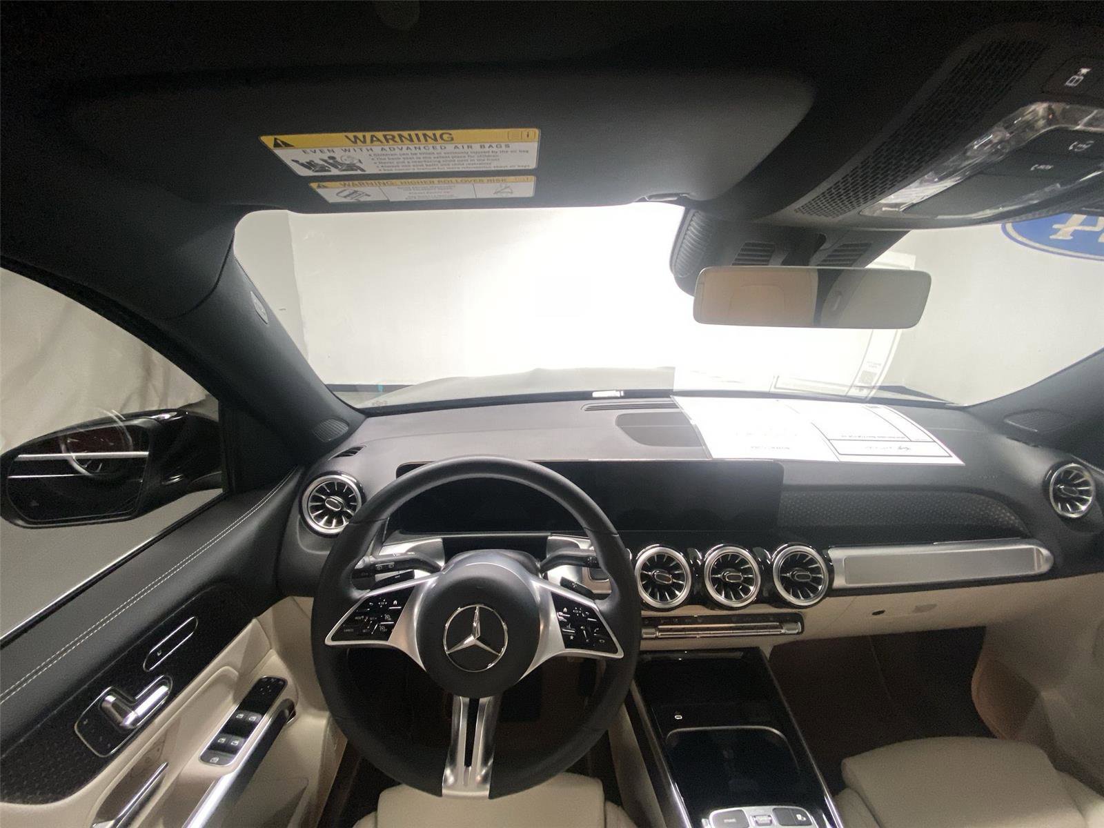 Used 2024 Mercedes-Benz EQB 300 4MATIC image 30