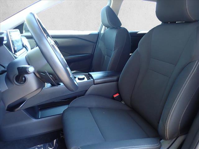 Used 2024 Nissan Rogue S AWD/4WD image 11