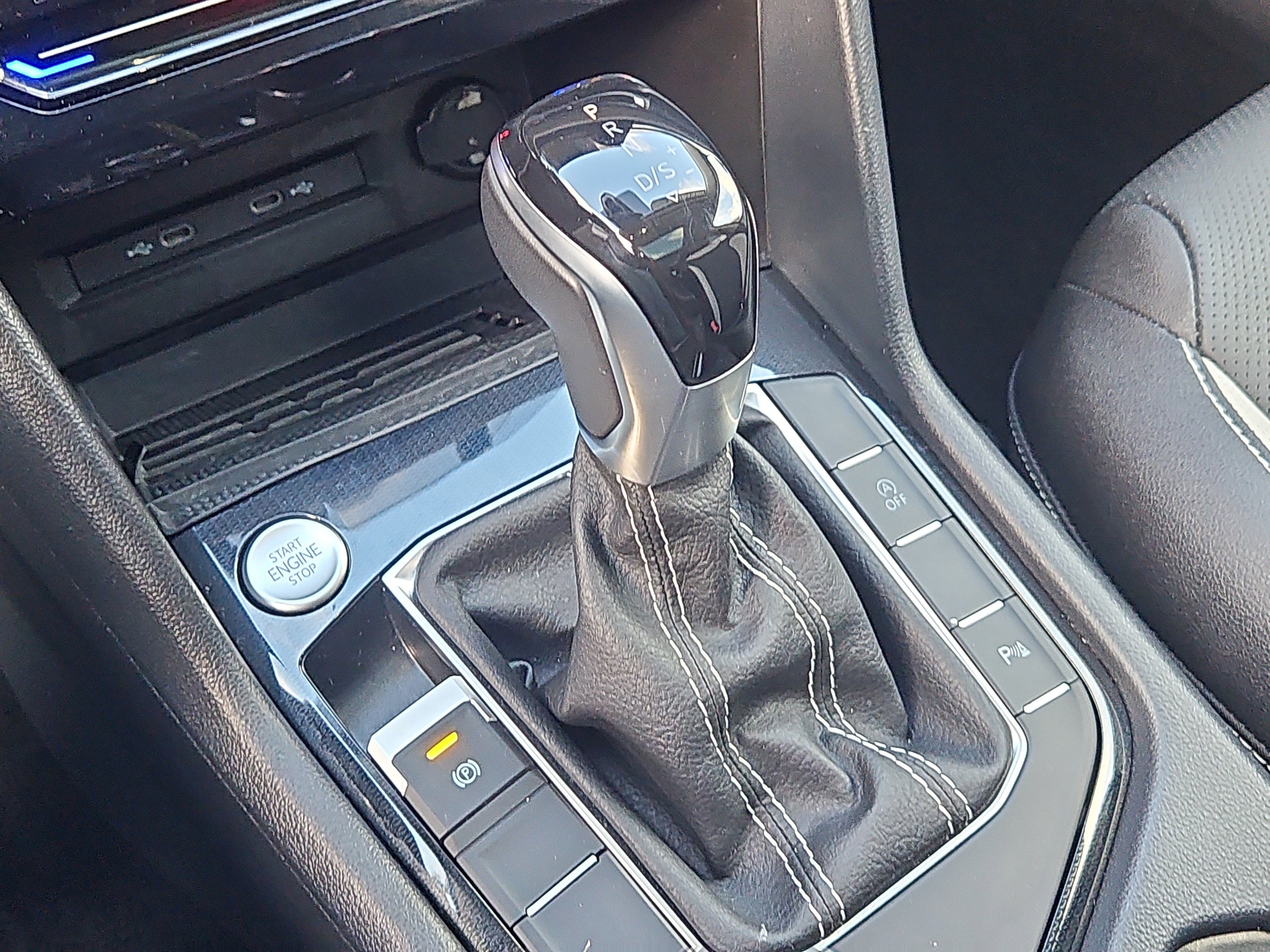 Used 2025 Volkswagen Taos SEL image 22