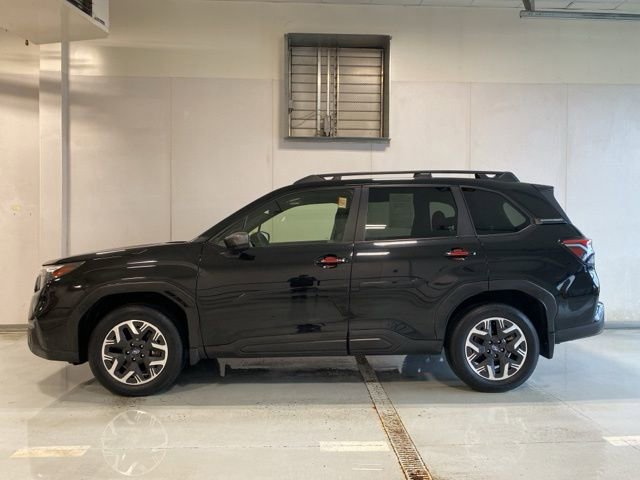 Used 2025 Subaru Forester Premium image 6