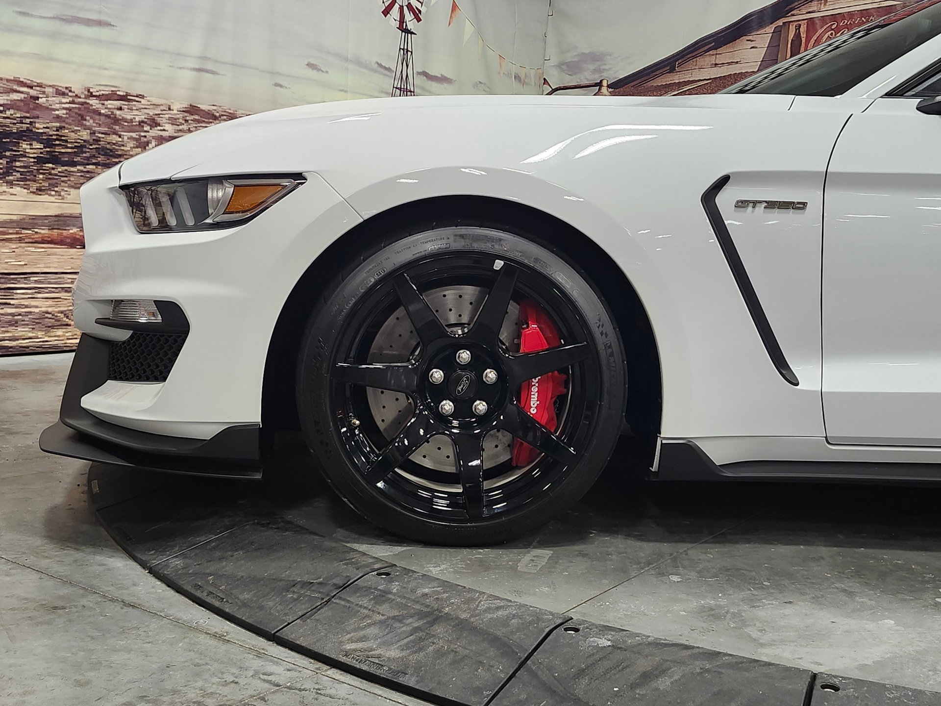Used 2016 Ford Mustang Shelby GT350R w/ GT350R Equipment Group 920A image 5