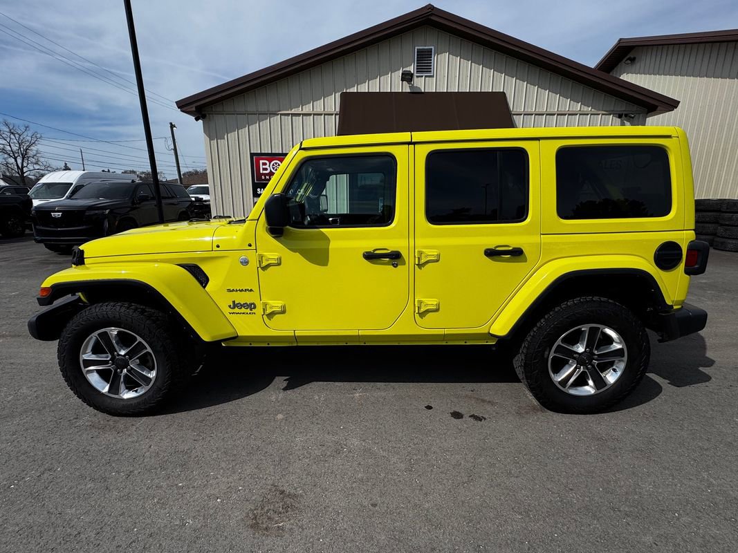 Used 2023 Jeep Wrangler Unlimited Sahara AWD/4WD image 2