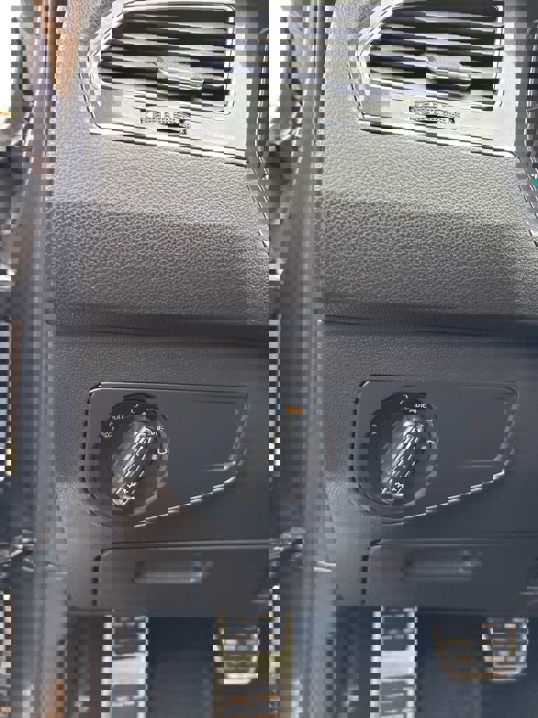 Used 2024 Volkswagen Tiguan SEL R-Line image 22