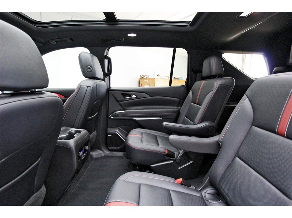 Used 2025 Chevrolet Traverse RS image 10