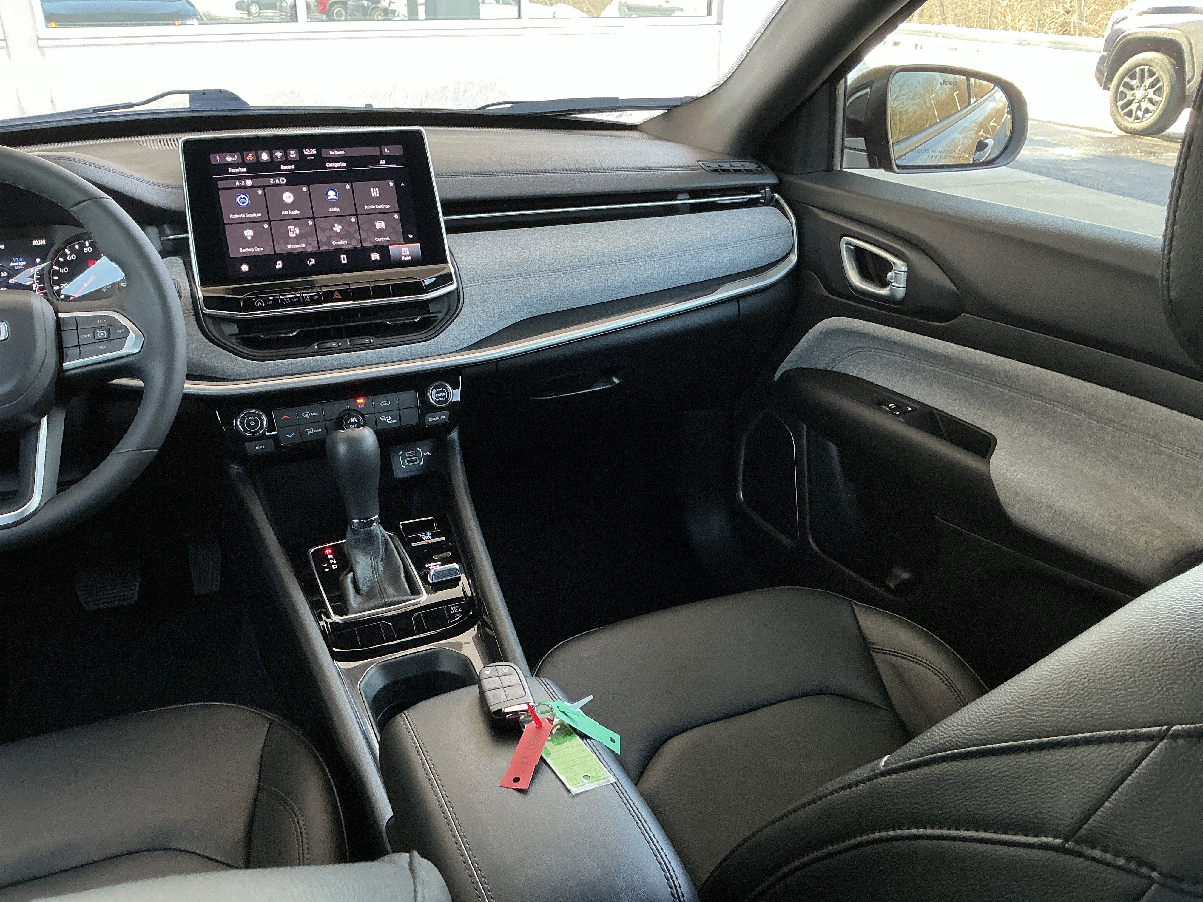 Used 2024 Jeep Compass Latitude image 16