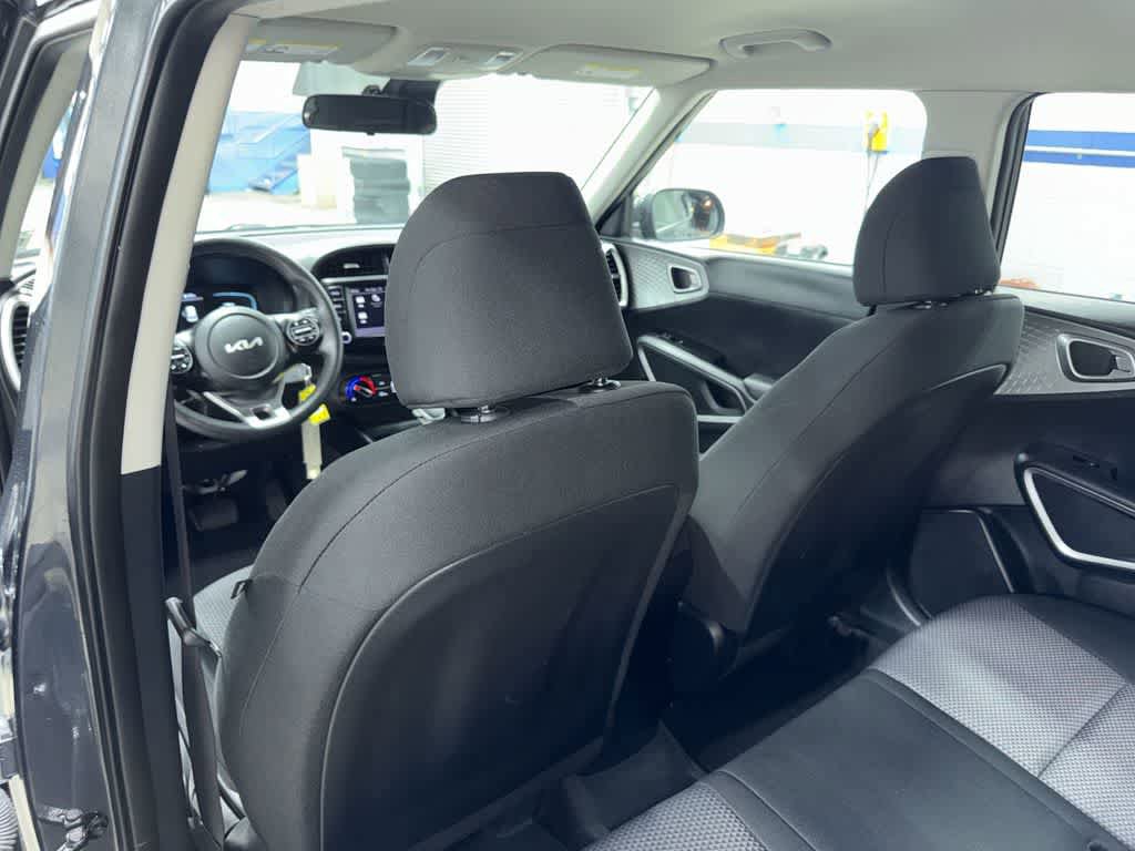 Used 2023 Kia Soul LX w/ LX Technology Package image 25