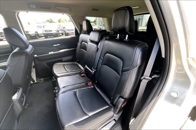 Certified 2025 Nissan Pathfinder SL FWD image 19