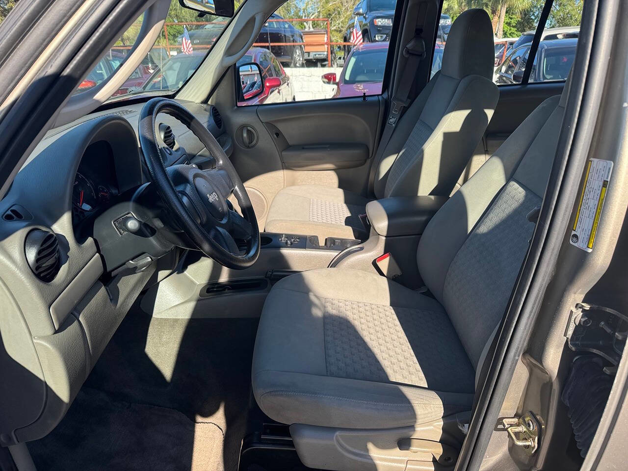 Used 2006 Jeep Liberty Sport image 13