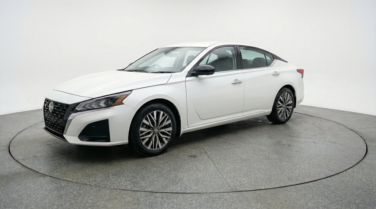Used 2025 Nissan Altima 2.5 SV FWD image 3