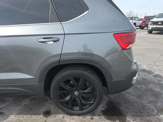 Used 2022 Volkswagen Taos SE image 14