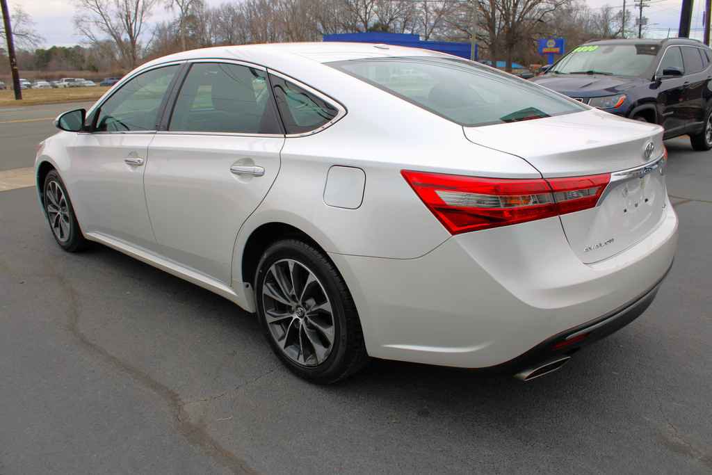 Used 2016 Toyota Avalon XLE Premium image 8
