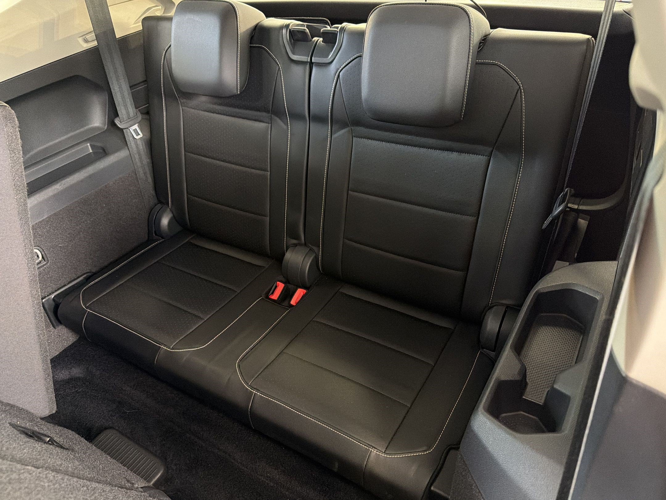Used 2021 Volkswagen Tiguan SE w/ Panoramic Sunroof Package FWD image 33