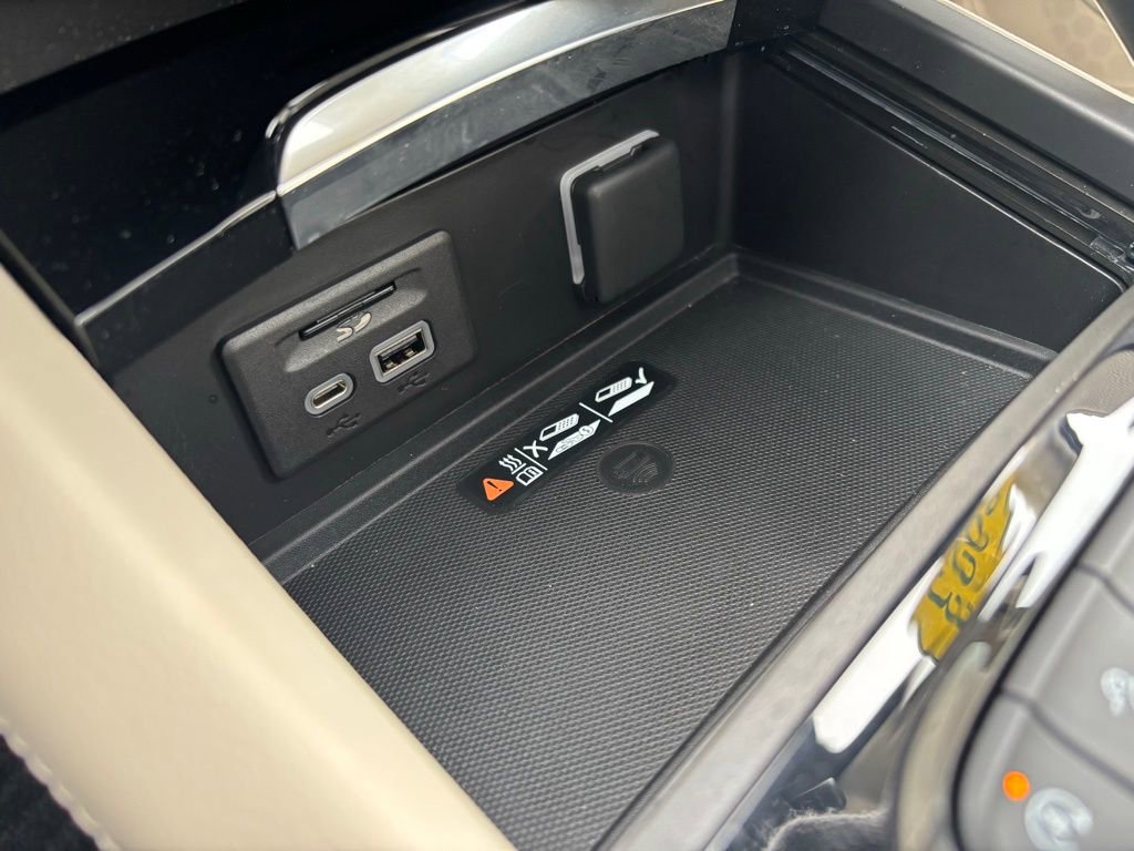 Used 2023 Buick Envision Avenir image 31