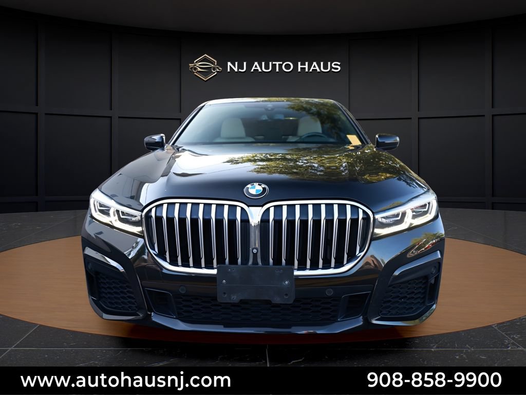 Used 2020 BMW 750i xDrive w/ Executive Package AWD/4WD image 3